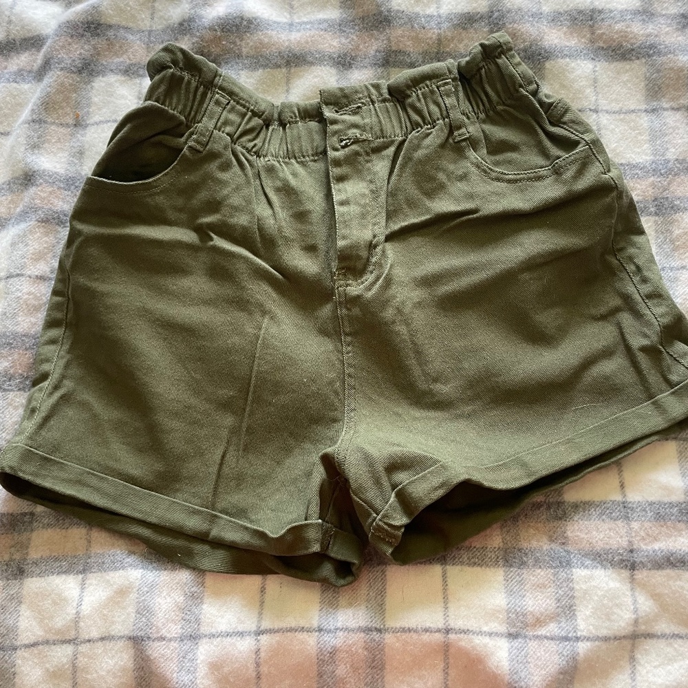 Green cargo short